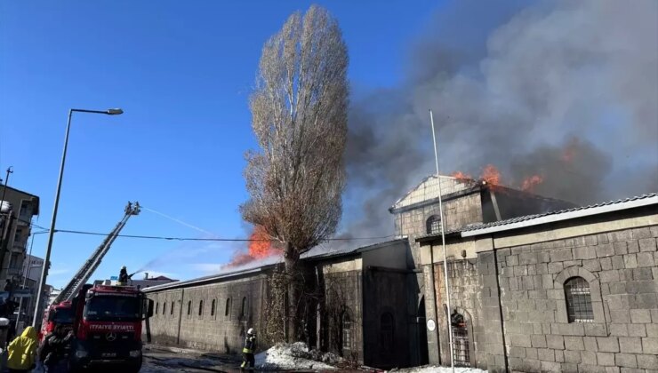 Erzurum’da 160 yıllık Taş Ambarlar’da yangın çıktı