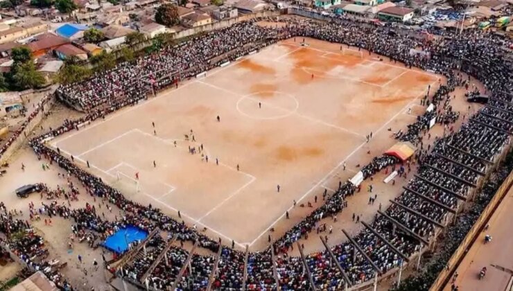 Futbol sahası kan gölüne döndü: 100’e yakın kişi hayatını kaybetti