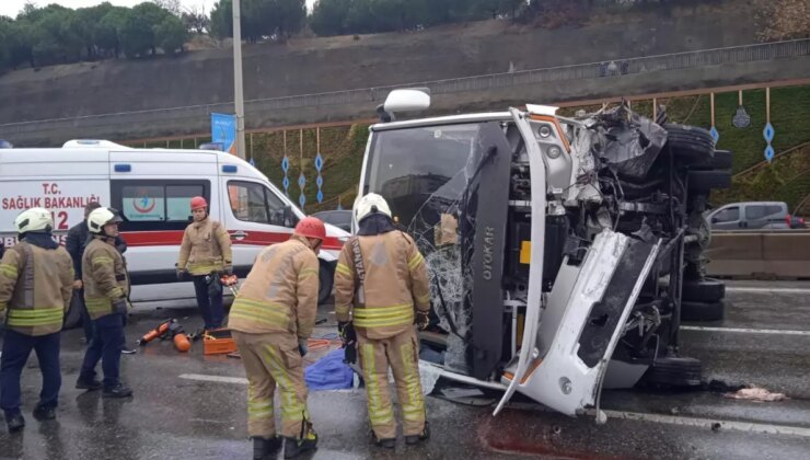 Maltepe’de servis minibüsü devrildi: 1 ölü, 4 yaralı