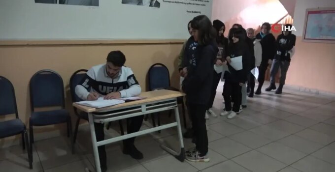 Muş’ta Öğrencilere Skolyoz Taraması Başlatıldı