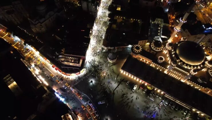 İstanbul’da yılbaşı kutlamaları Taksim Meydanı’nda coşkuyla gerçekleşti