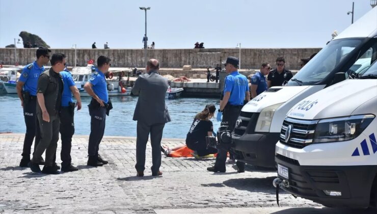 Antalya’da denizde erkek cesedi bulundu