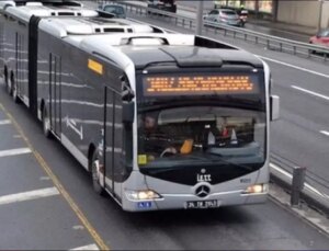 İstanbul Okmeydanı’nda metrobüste yangın çıktı