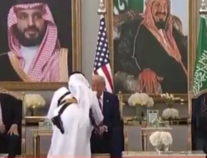 Trump’ın Orta Doğu acemiliği! İkram karşısında ne yapacağını bilemedi