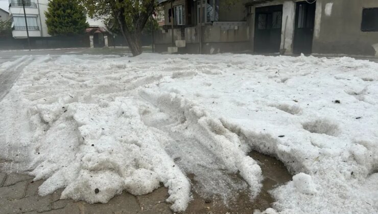 Uşak’ta Sağanak ve Dolu Yağışı Hayatı Olumsuz Etkiledi