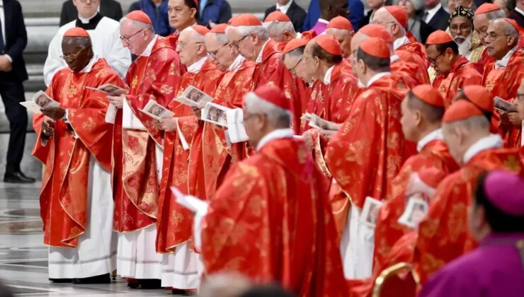 Vatikan’da yeni papa ilk turda seçilemedi